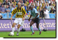 Gert Claessens in duel met Hatem Trabelsi